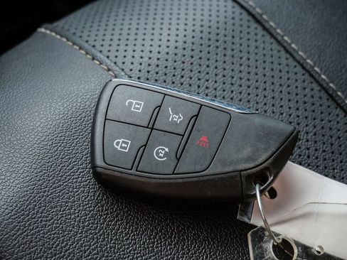 Used 2025 Chevrolet Traverse High Country w/ LPO, Floor Liner Package FWD image 38