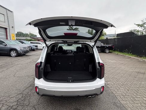 Used 2023 Kia Telluride EX w/ EX Captain's Chair Package AWD/4WD image 28