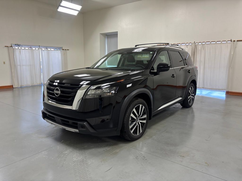 Used 2025 Nissan Pathfinder Platinum w/ Cargo Package FWD image 4