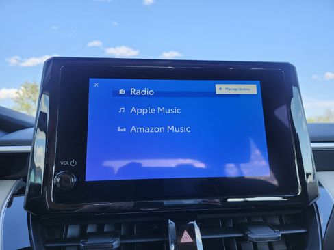 Used 2025 Toyota Corolla LE w/ LE Premium Package image 4