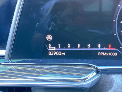 Used 2021 Cadillac Escalade Premium Luxury image 30