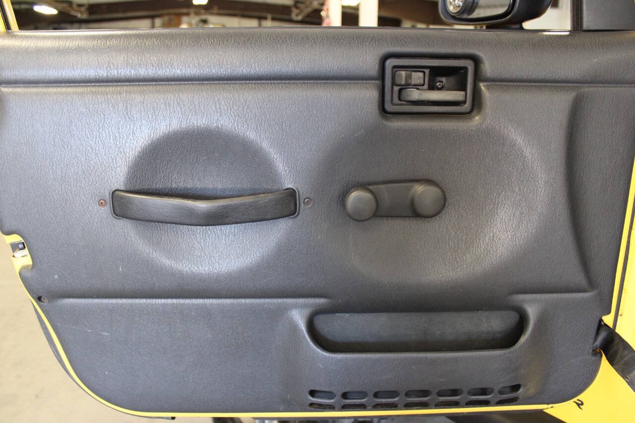 Used 2005 Jeep Wrangler Sport w/ 30" Tire & Wheel Group AWD/4WD image 27