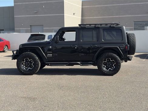 Used 2023 Jeep Wrangler Sahara w/ Cold Weather Group AWD/4WD image 31