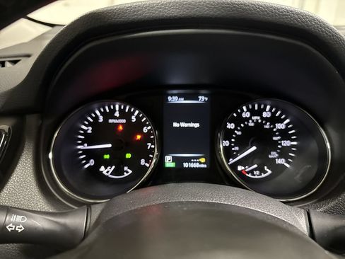 Used 2017 Nissan Rogue SV w/ SV Premium Package AWD/4WD image 12