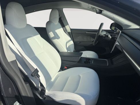 Used 2024 Tesla Model Y Long Range AWD/4WD image 10