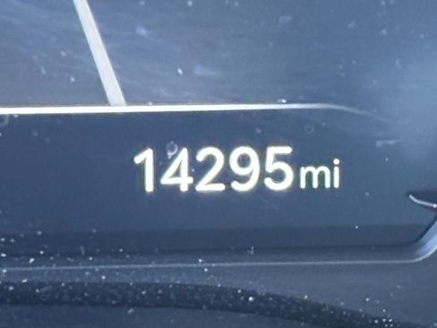 Used 2025 Genesis G70 2.5T image 41