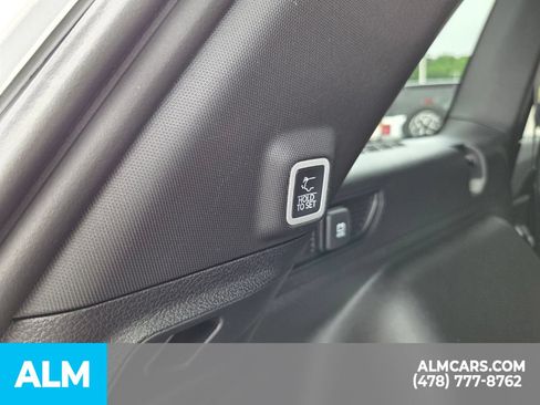Used 2025 Jeep Grand Cherokee Laredo X w/ Luxury Tech Group I AWD/4WD image 17
