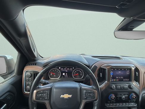 Used 2022 Chevrolet Silverado 1500 High Country w/ Technology Package AWD/4WD image 19