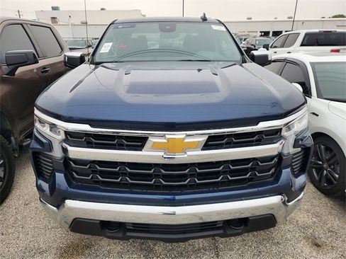 Used 2023 Chevrolet Silverado 1500 LT image 2
