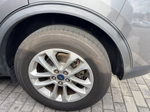 Used 2021 Ford Escape SE FWD image 11