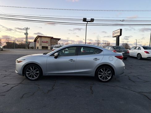 Used 2018 MAZDA MAZDA3 Touring image 2