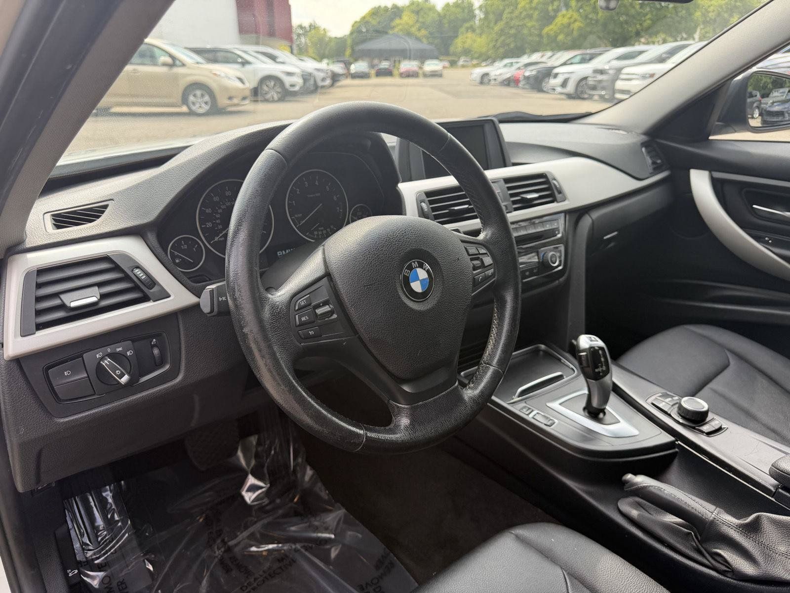 Used 2018 BMW 320i xDrive Sedan AWD/4WD image 11