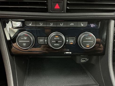 Used 2019 Volkswagen Jetta GLI FWD image 34