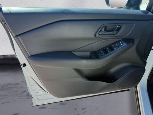 Used 2024 Nissan Rogue S FWD image 18