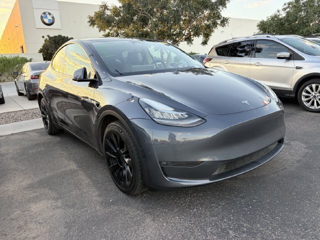 Used 2022 Tesla Model Y Long Range AWD/4WD image 3