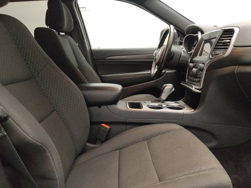 Used 2019 Jeep Grand Cherokee Laredo image 21