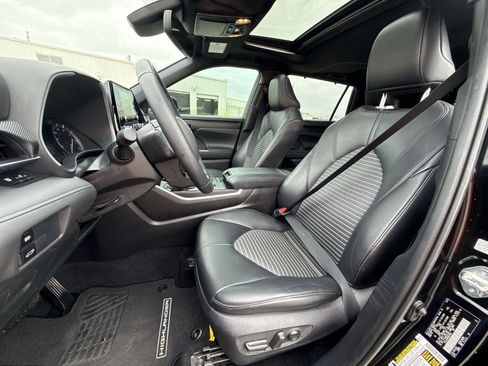 Certified 2021 Toyota Highlander XSE FWD image 13