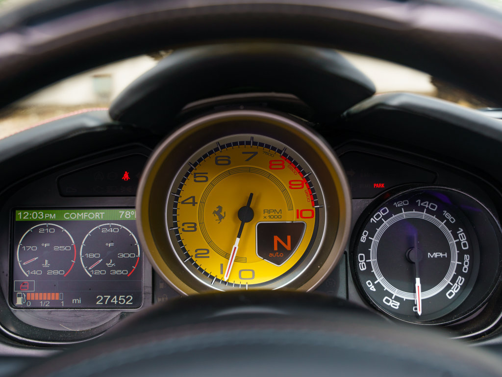 Used 2010 Ferrari California RWD image 15