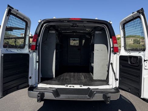 Used 2017 GMC Savana 2500 image 5