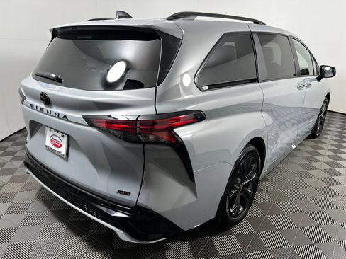 Used 2026 Toyota Sienna XSE FWD image 5