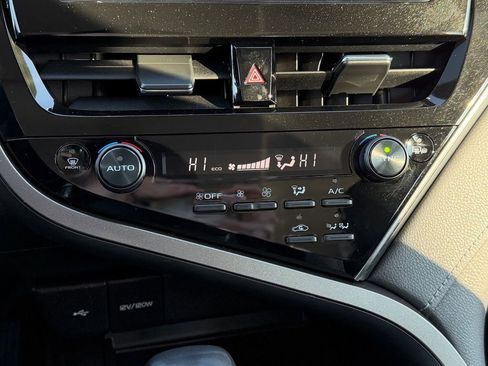 Used 2022 Toyota Camry SE image 15