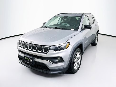 Used 2022 Jeep Compass Latitude AWD/4WD image 3
