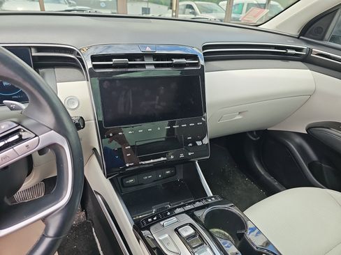 Used 2024 Hyundai Tucson Limited AWD/4WD image 16