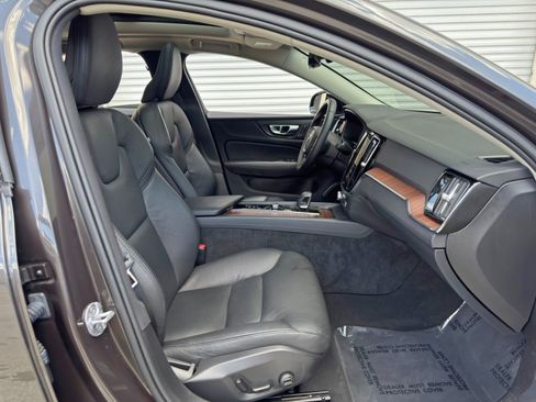 Used 2024 Volvo S60 B5 Plus w/ Climate Package FWD image 14