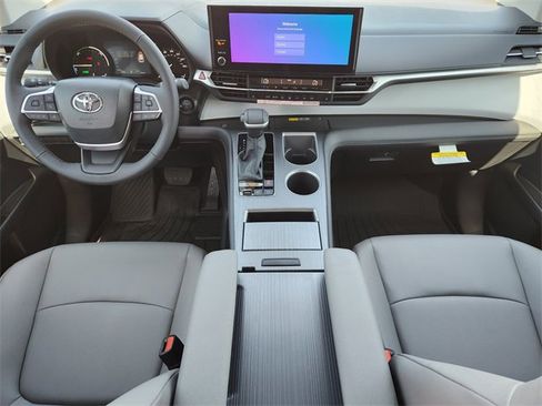 New 2026 Toyota Sienna XLE image 19