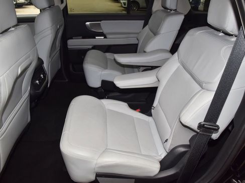 Certified 2025 Ford Expedition Platinum AWD/4WD image 14