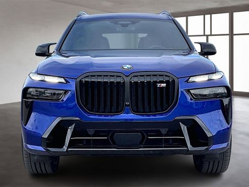 Used 2025 BMW X7 M60i image 3