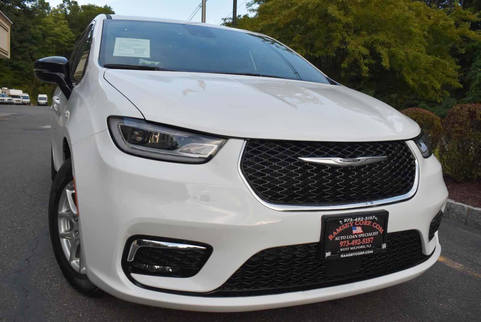 Used 2025 Chrysler Pacifica Select FWD image 59