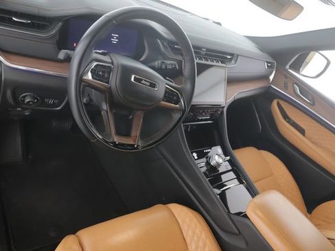 Used 2024 Jeep Grand Cherokee Summit w/ Luxury Tech Group V image 17