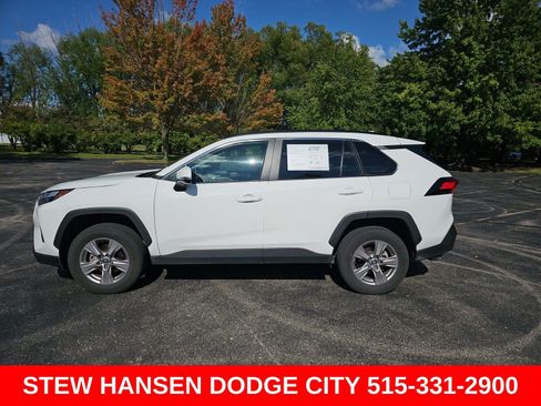 Used 2025 Toyota RAV4 XLE AWD/4WD image 1