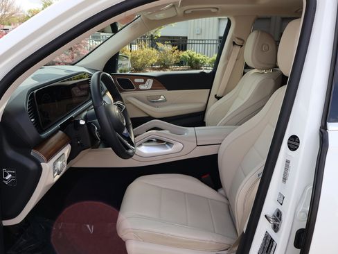 Used 2025 Mercedes-Benz GLE 450e 4MATIC image 10