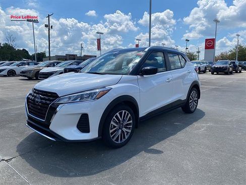 Used 2024 Nissan Kicks SV FWD image 3