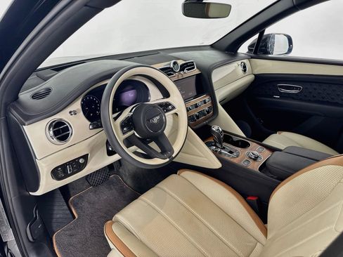 Certified 2023 Bentley Bentayga Plug-In Hybrid AWD/4WD image 5