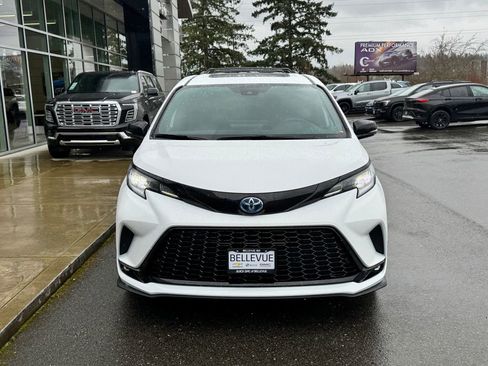 Used 2025 Toyota Sienna XSE w/ XSE Premium Package image 40