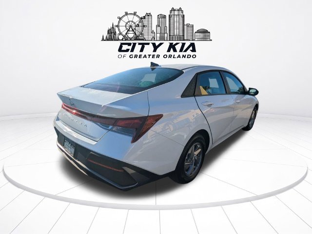 Used 2026 Hyundai Elantra SE FWD image 6