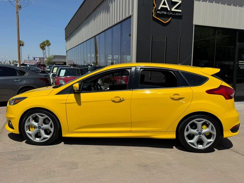 Used 2017 Ford Focus ST FWD image 9
