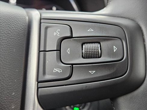Used 2024 GMC Yukon XL SLT RWD image 25