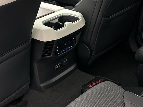 Used 2024 Toyota Sequoia Capstone AWD/4WD image 19
