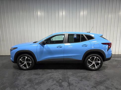 Used 2024 Chevrolet Trax RS w/ Driver Confidence Package FWD image 4