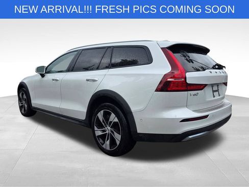 Used 2025 Volvo V60 B5 Cross Country Plus AWD/4WD image 5