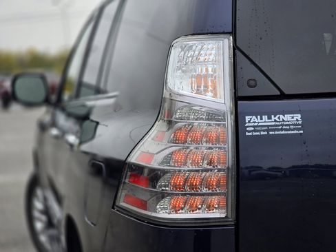 Used 2017 Lexus GX 460 image 12