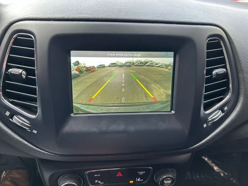 Used 2021 Jeep Compass Latitude w/ Driver Assistance Group image 18