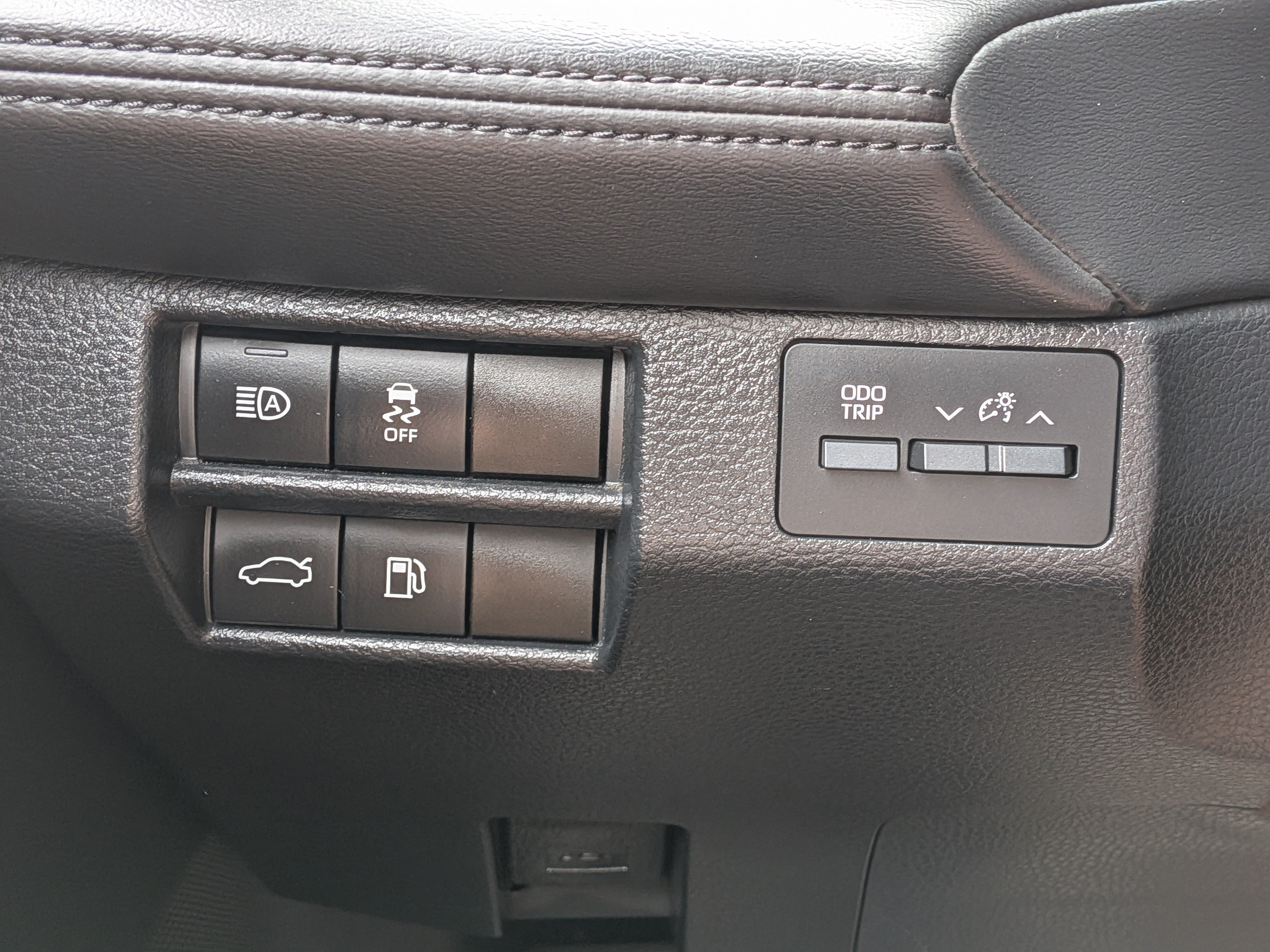 Used 2021 Toyota Avalon XLE w/ Moonroof Package FWD image 23
