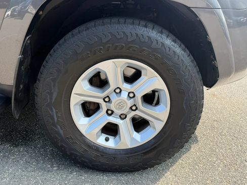 Used 2017 Toyota 4Runner SR5 Premium AWD/4WD image 9