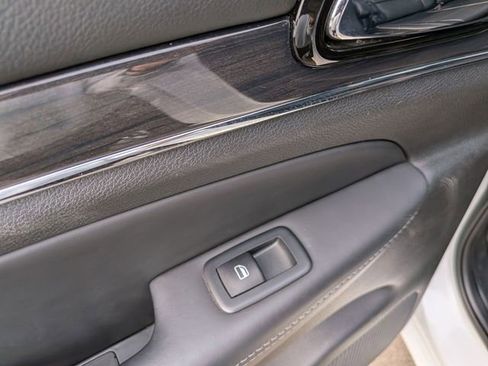 Used 2020 Jeep Grand Cherokee Overland image 28