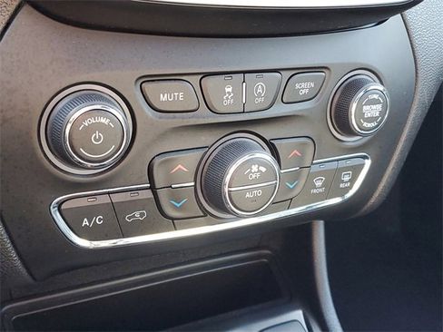 Used 2021 Jeep Cherokee Latitude Lux 80th Anniv w/ Quick Order Package 26U 80TH image 27